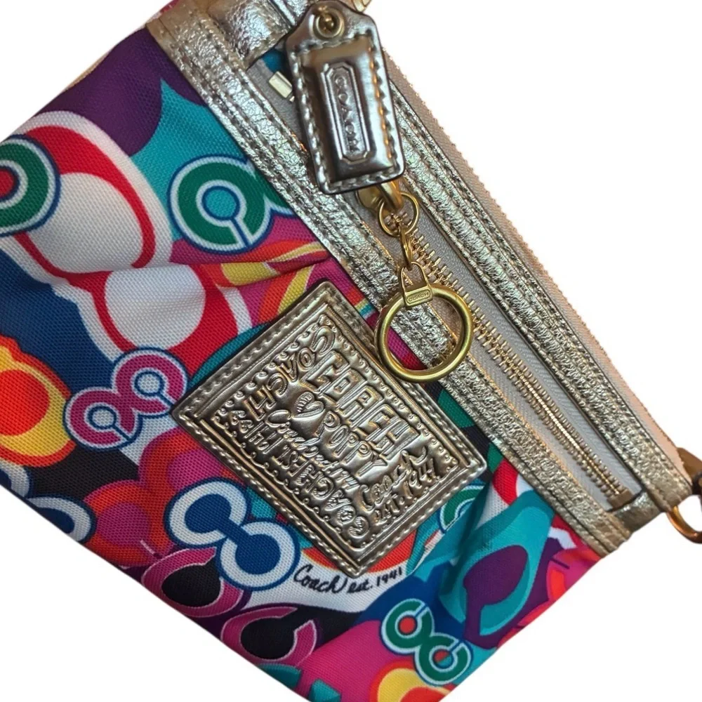 COACH Poppy Wristlet